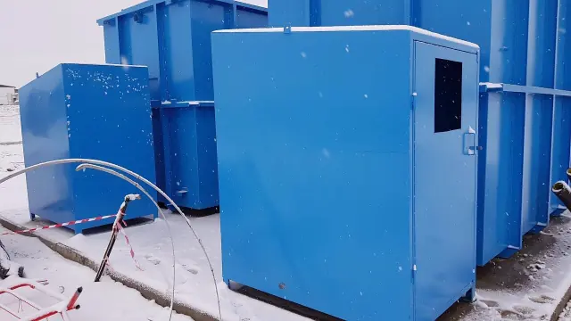 Mavi boyalı çelik kabin ve muhafazalar